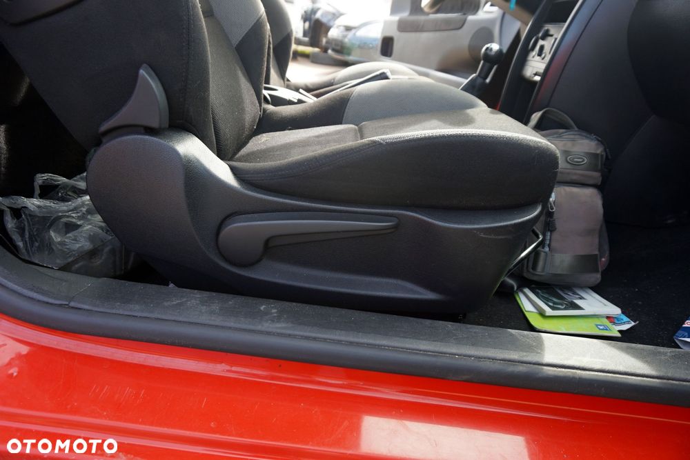 FOTEL PRZEDNI PRAWY 207  3D HB  PEUGEOT 2006-2009 - 3