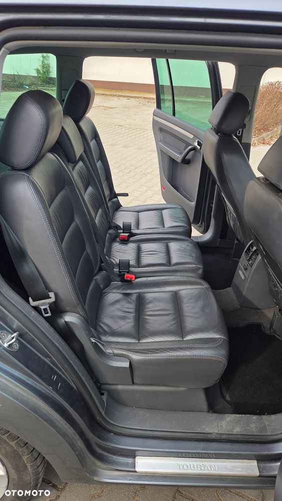Volkswagen Touran 2.0 TDI Trendline DSG - 16