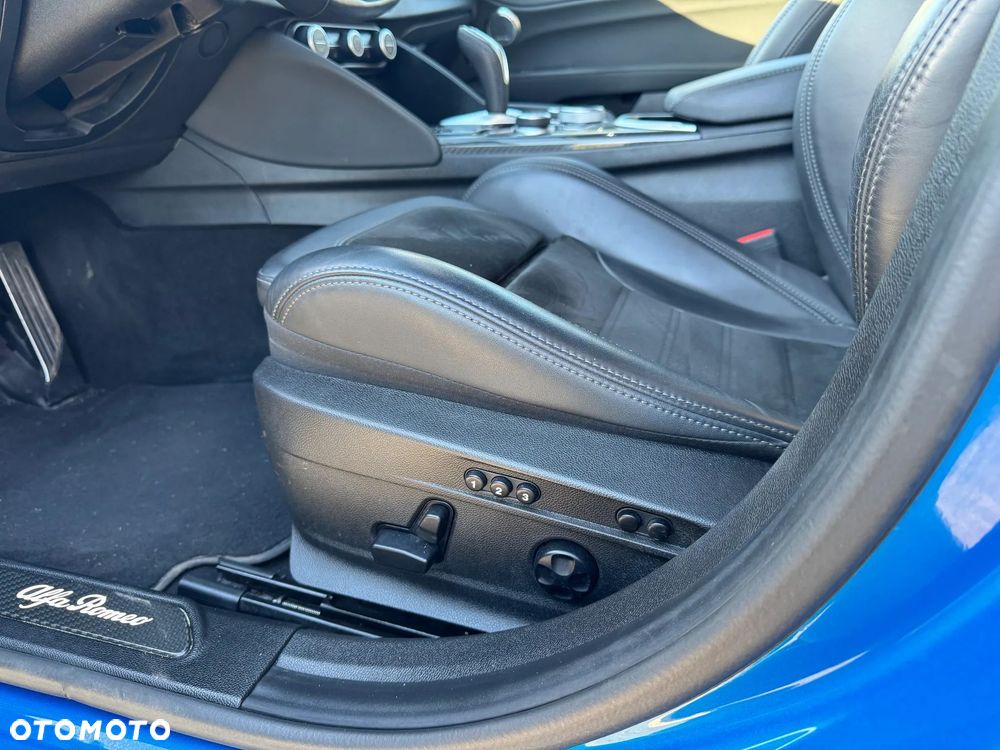 Alfa Romeo Giulia 2.0 Turbo Veloce TI Q4 - 11