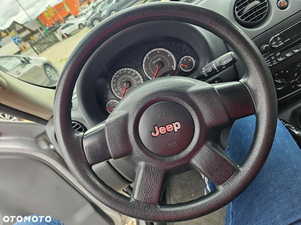 Jeep Cherokee 2.8 CRD Sport - 11