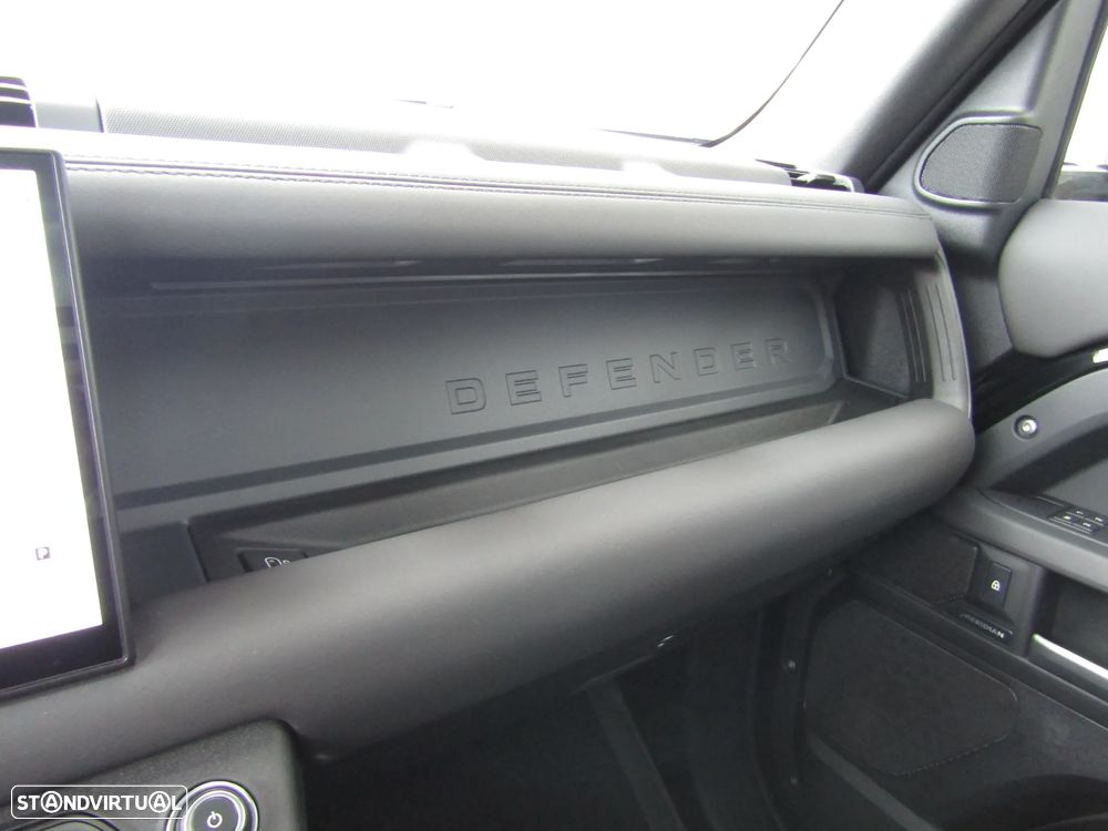 Land Rover Defender 2.0 P300e 110 AWD X-Dynamic SE - 26