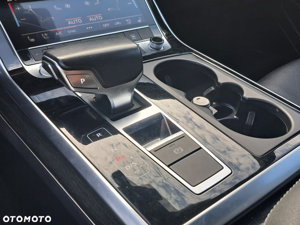 Audi Q8 55 TFSI quattro tiptronic - 11