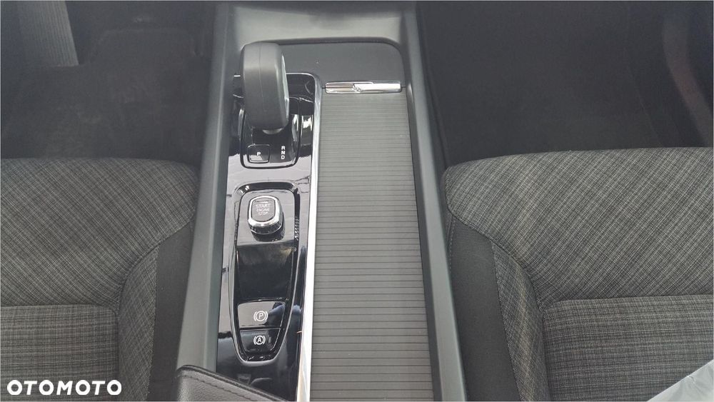 Volvo XC 60 B4 D AWD Core - 14