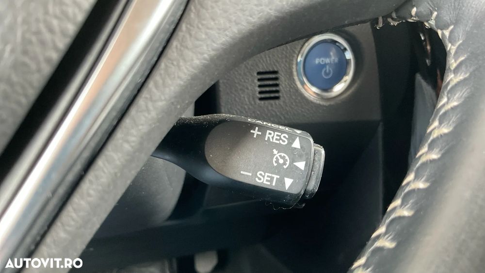 Toyota Auris 1.8 L VVT-i HSD Luna - 22