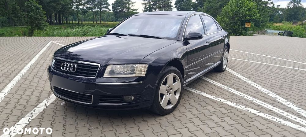 Audi A8 4.2 L Quattro - 4