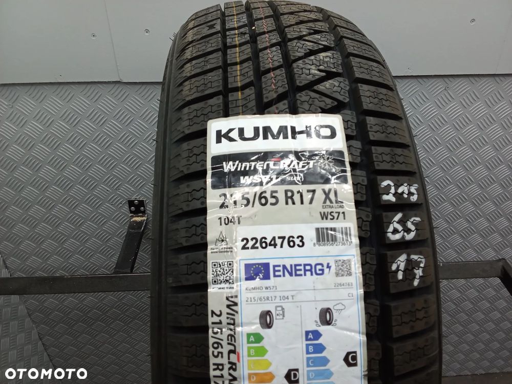 1x Kumho WinterCraft WS71 SUV 215/65/17 104T nr.705 - 2