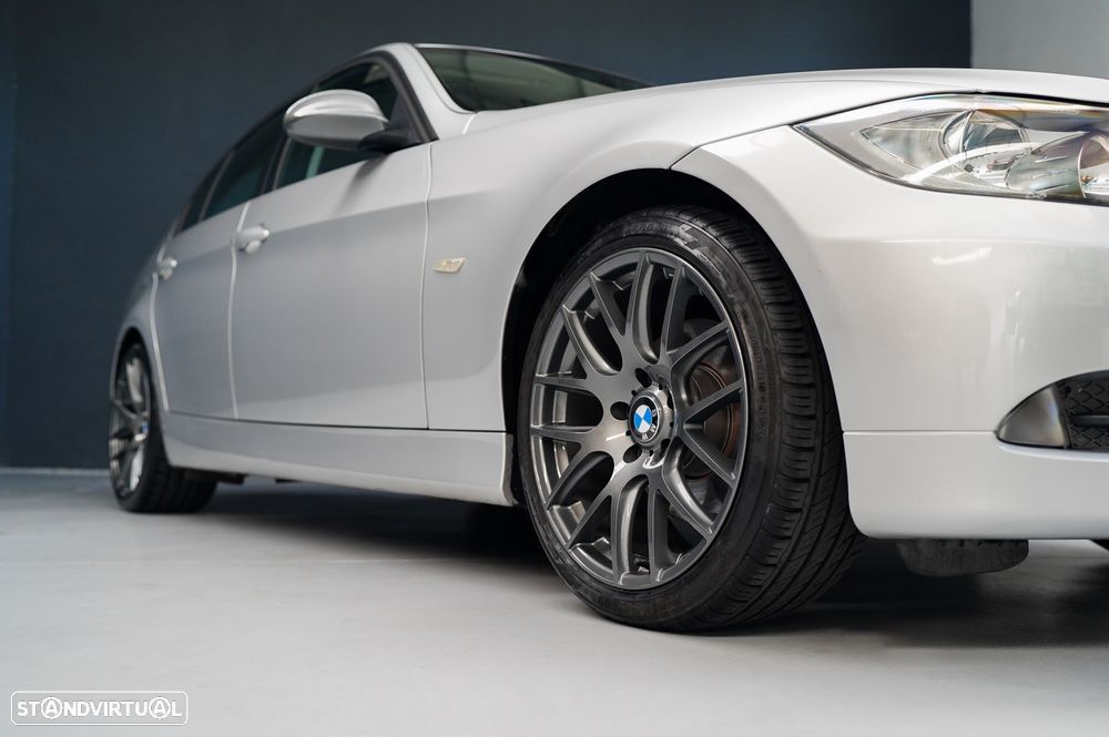 BMW 320 d Navigation Sport - 8