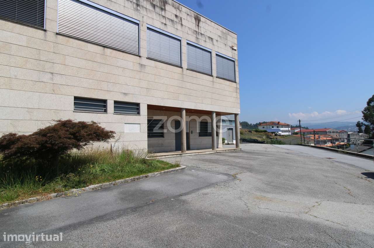 Pavilhão Comercial com + 2.000 m² – Fafe - Grande imagem: 3/35