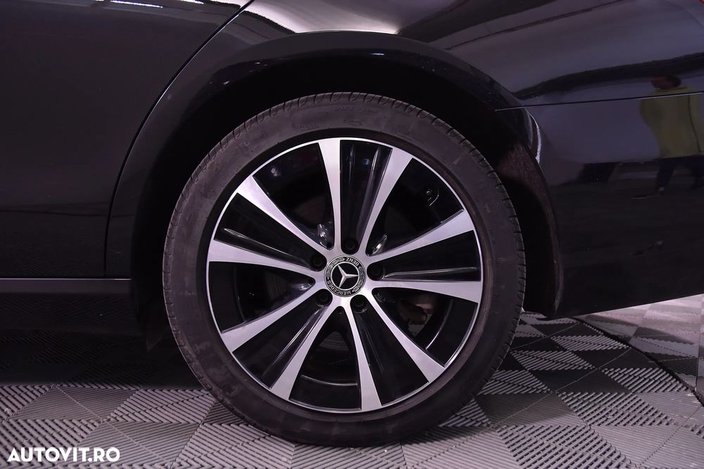 Mercedes-Benz E 300 de Aut. - 13