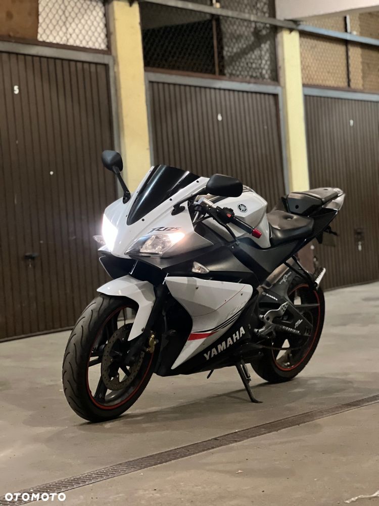Yamaha YZF - 11