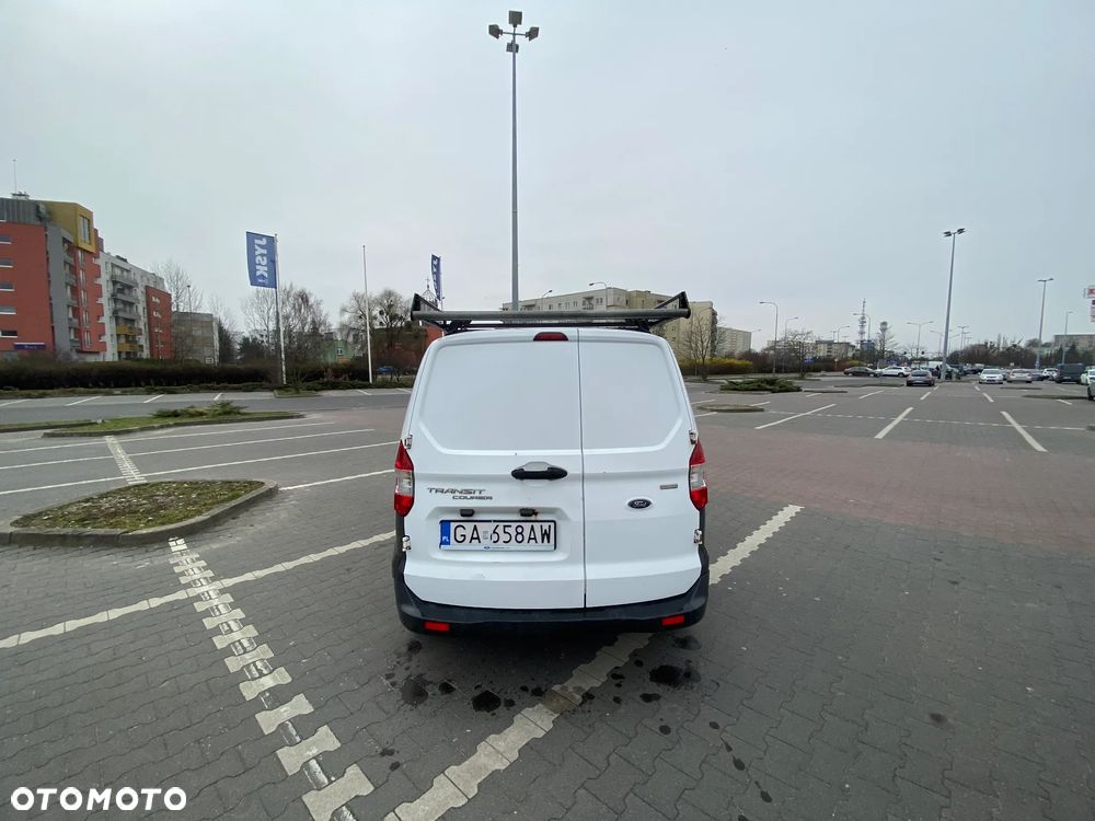 Ford Transit Courier - 19
