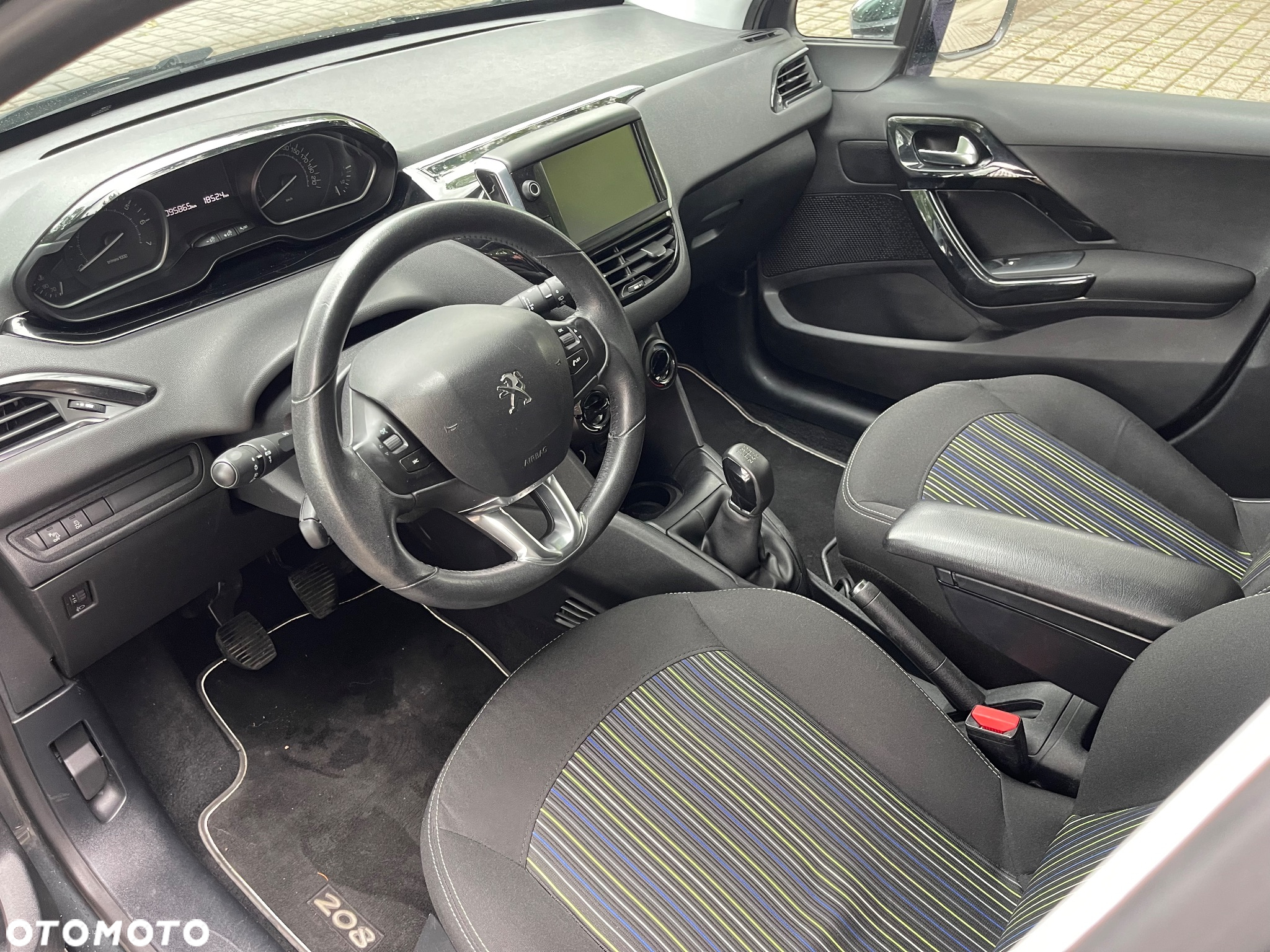 Peugeot 208 1.2 PureTech Allure - 8