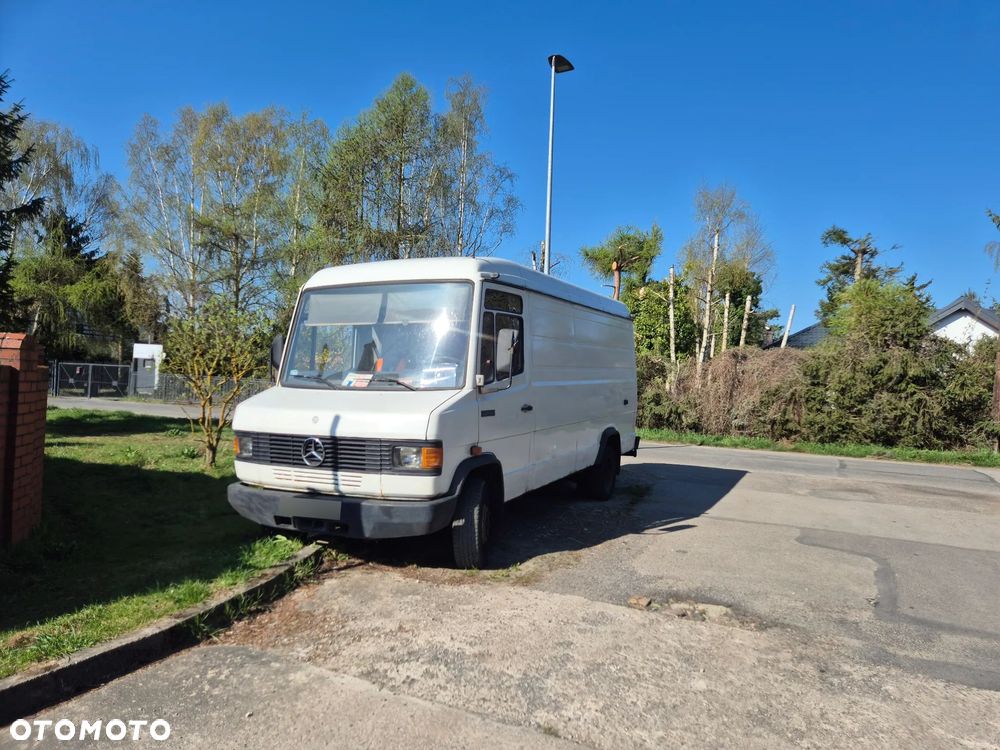 Mercedes-Benz 609 - 1