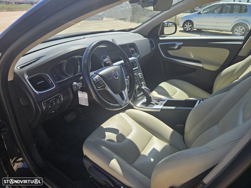 Volvo V60 D6 Plug-In-Hybrid AWD Geartronic Summum - 6