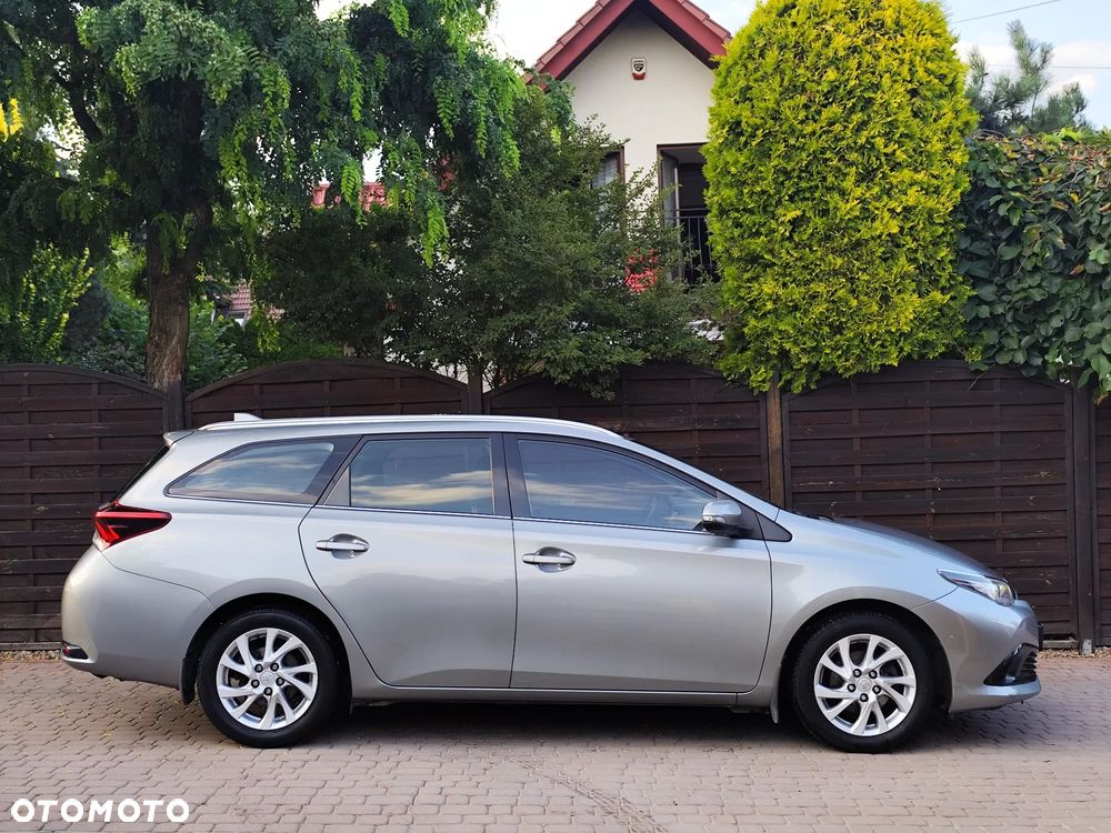 Toyota Auris 1.6 Premium - 3