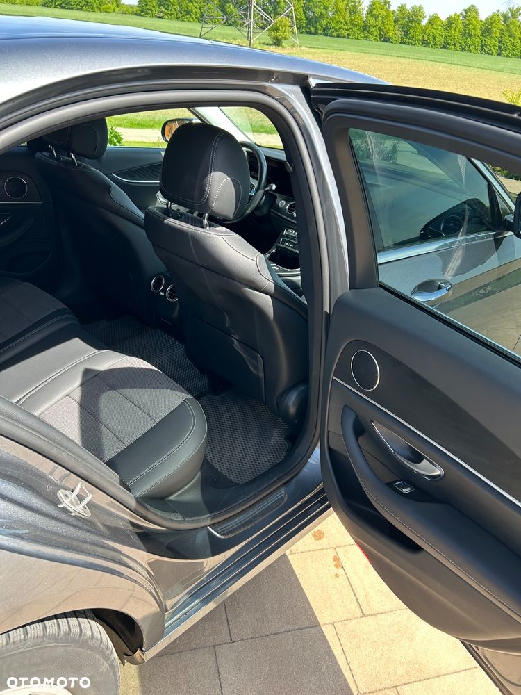 Mercedes-Benz Klasa E 220 d 4-Matic - 9