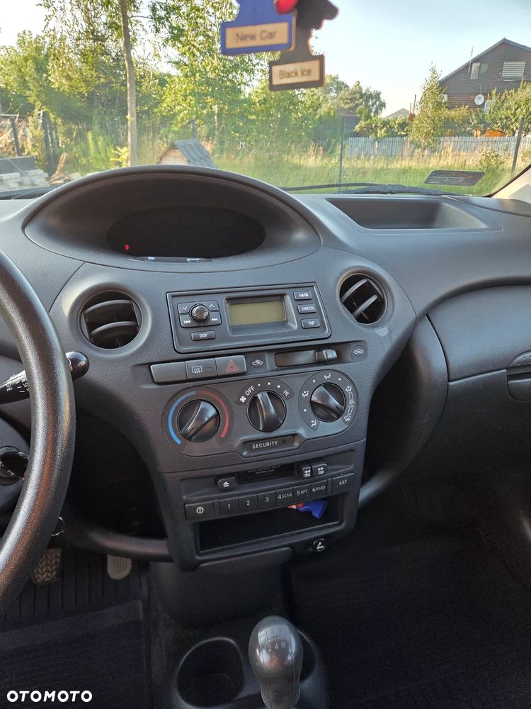 Toyota Yaris 1.0 Base - 6