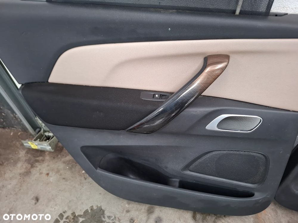 Citroen C4 picasso II boczki tapicerki drzwi - 3