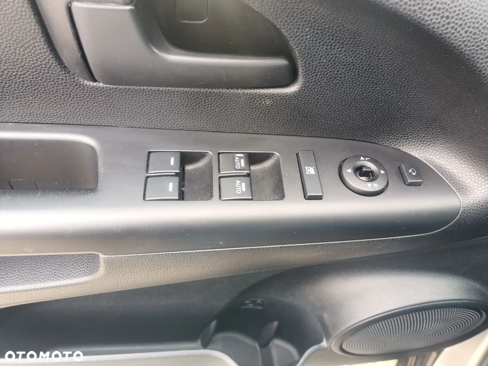 Kia Venga - 15