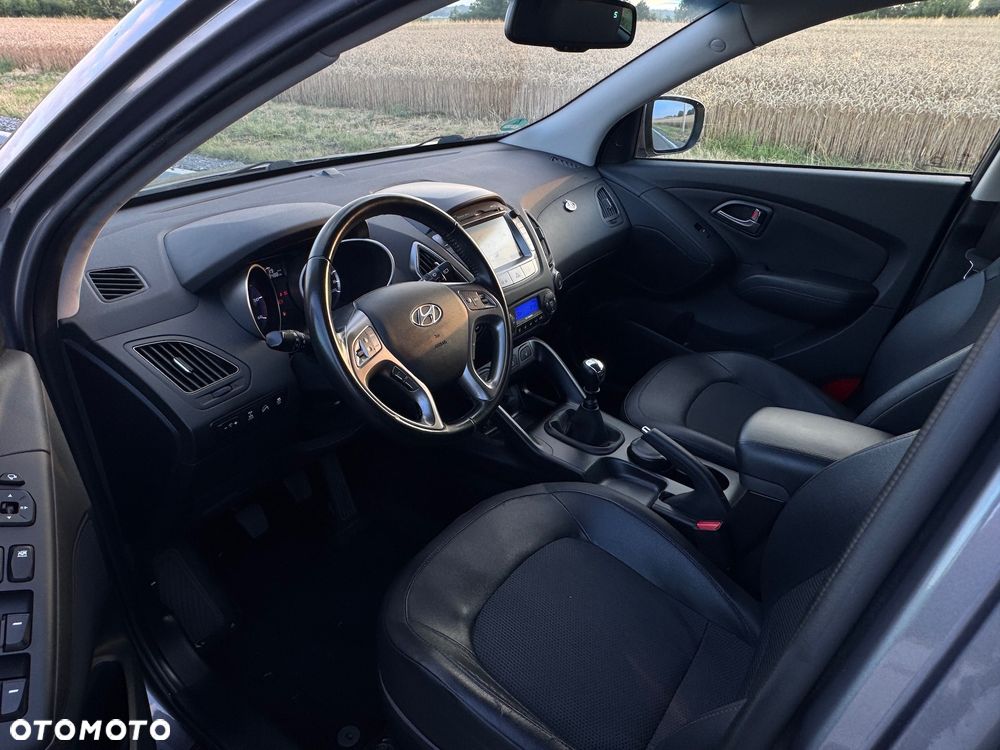 Hyundai ix35 2.0 CRDi 4WD Fifa World Cup Gold Edition - 8
