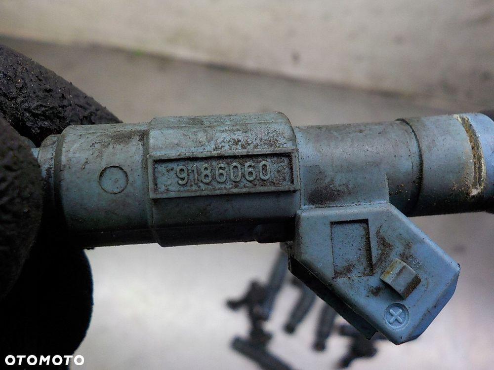 VOLVO C70 I 2.3 B WTRYSKIWACZ 0280155830 9186060 - 2