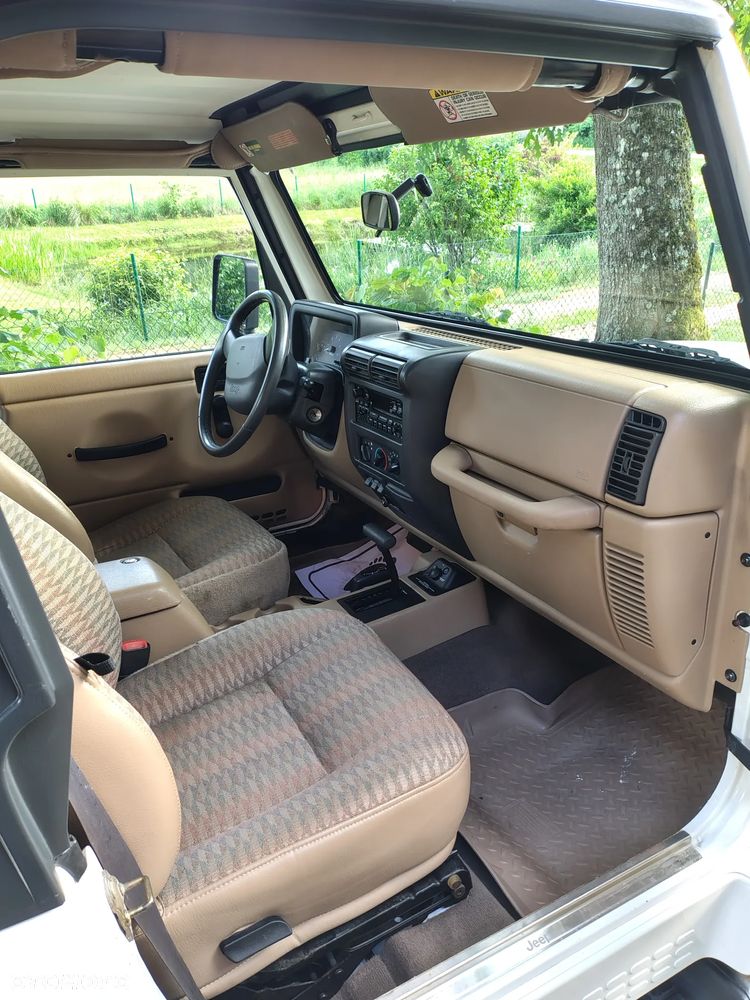 Jeep Wrangler - 5