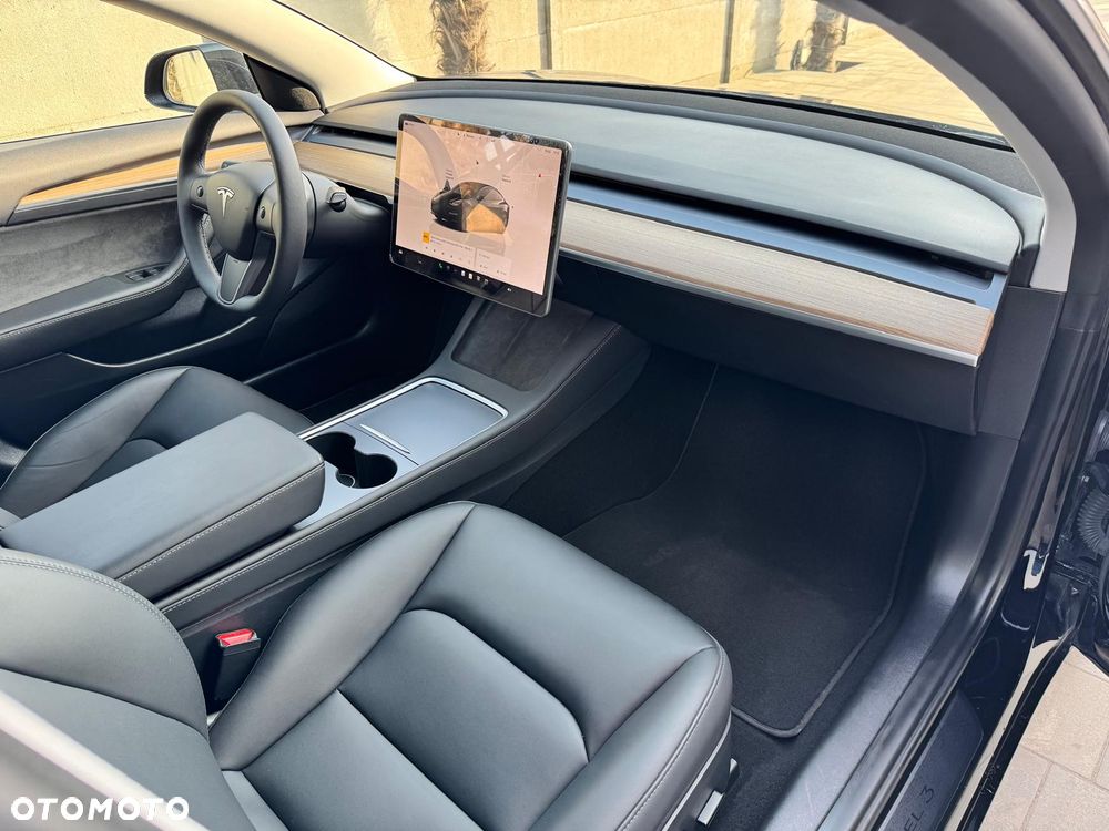 Tesla Model 3 - 8