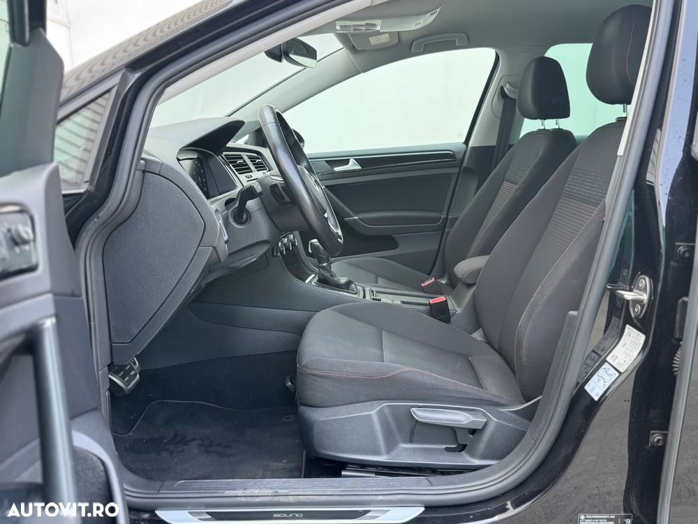 Volkswagen Golf - 10