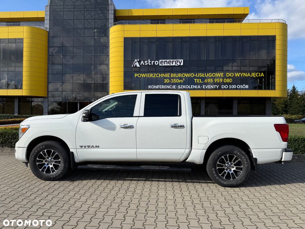 Nissan Titan - 2