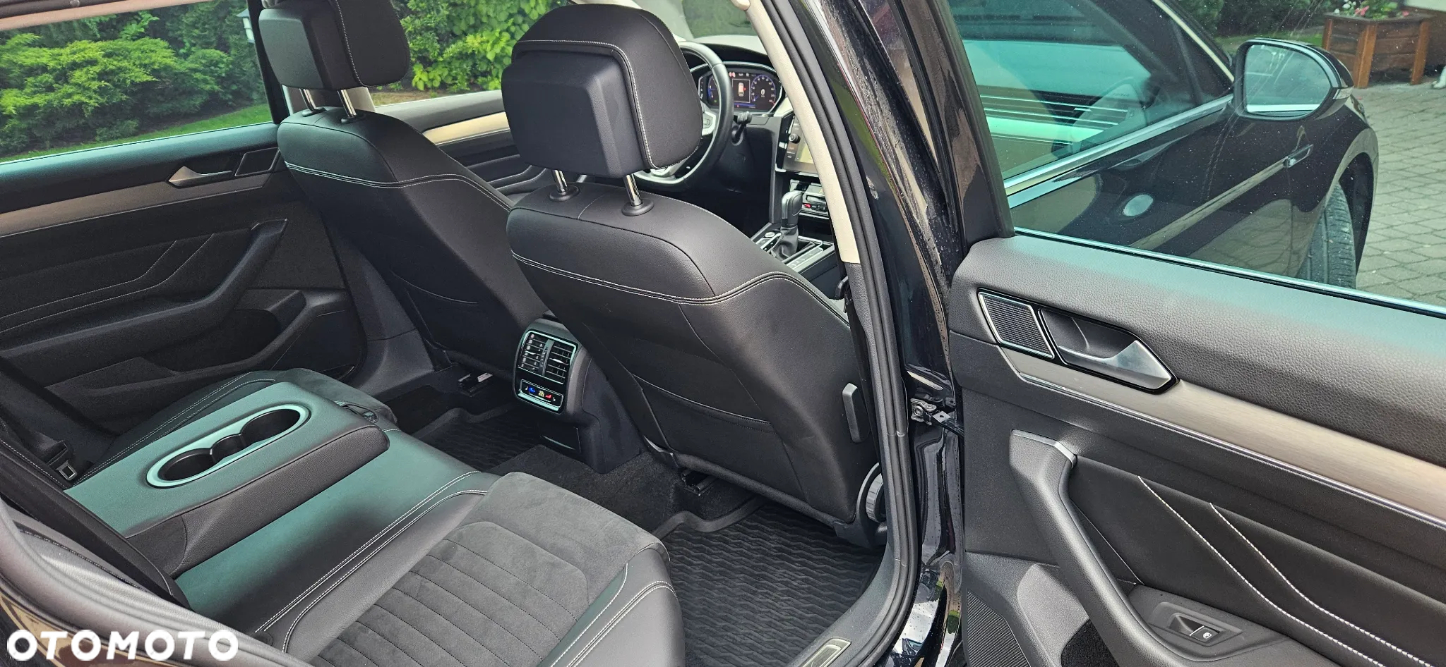Volkswagen Passat Variant 2.0 TDI SCR DSG 4Motion Elegance - 16