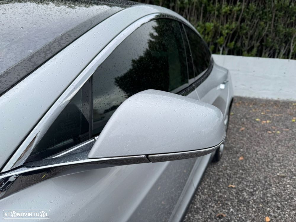 Tesla Model S 60D - 37