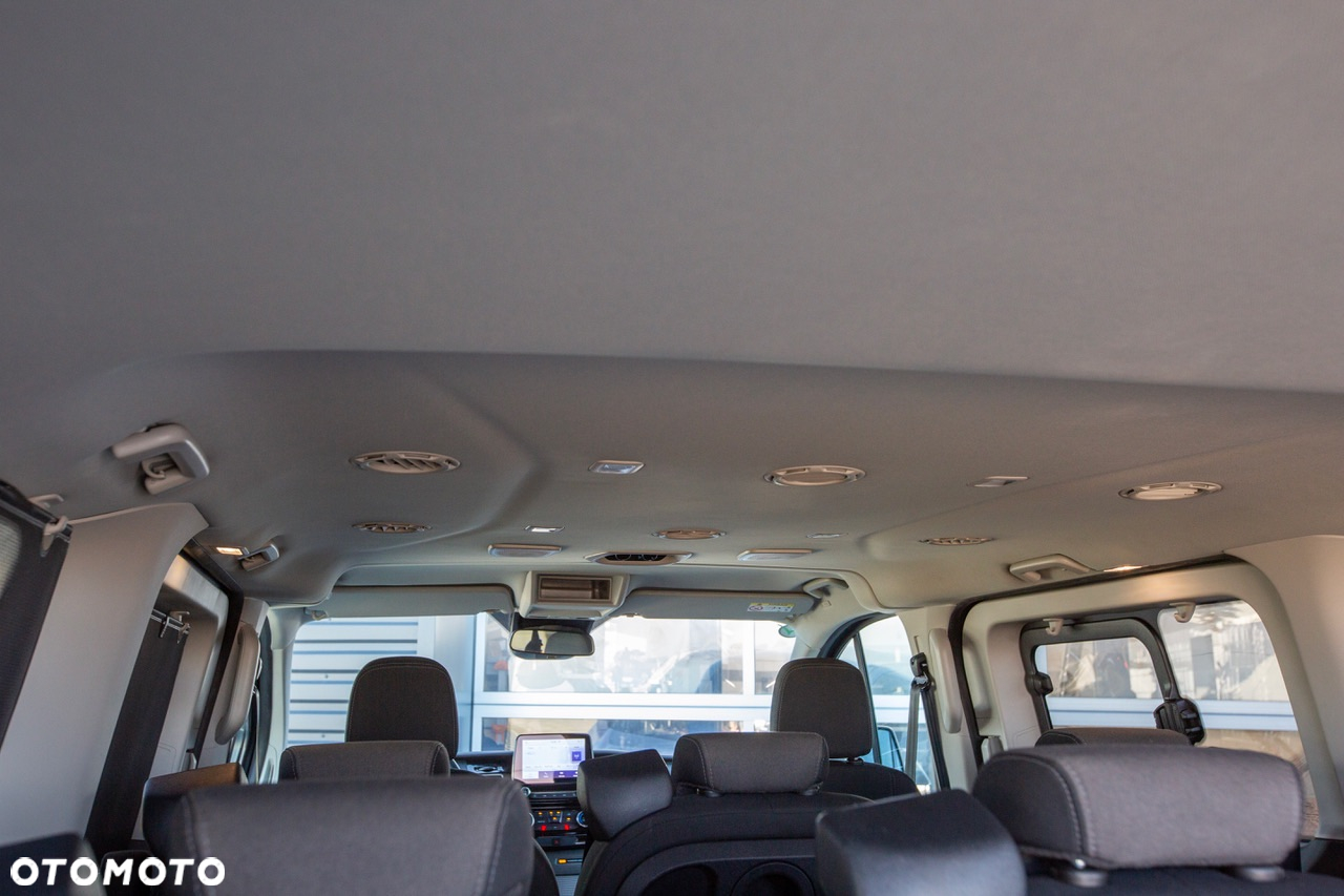 Ford Tourneo Custom - 12