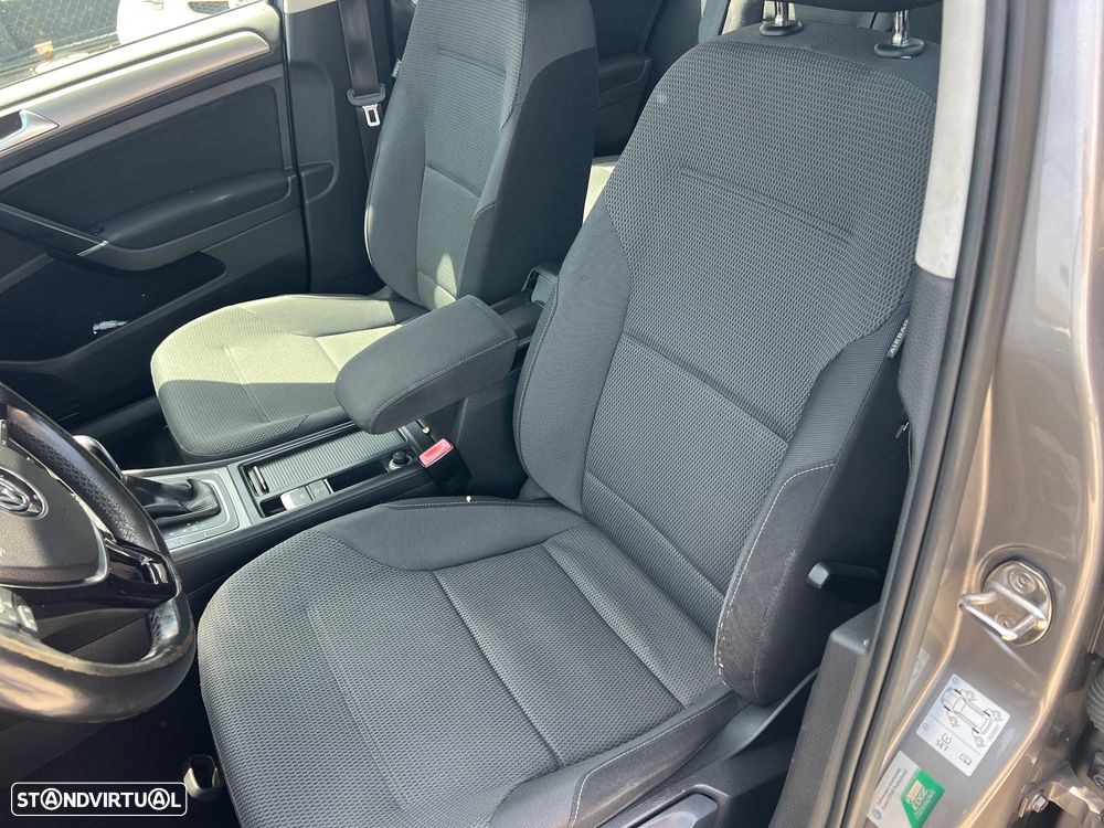 VW Golf 1.6 TDi Trendline DSG - 24