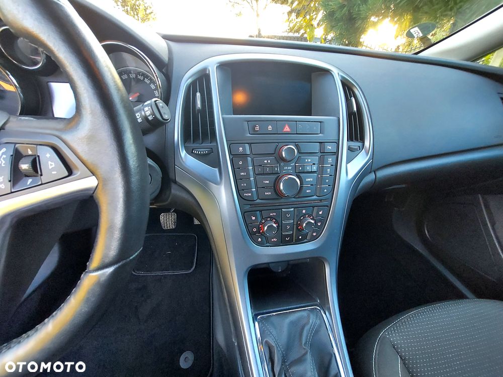 Opel Astra 1.4 Turbo Design Edition - 19