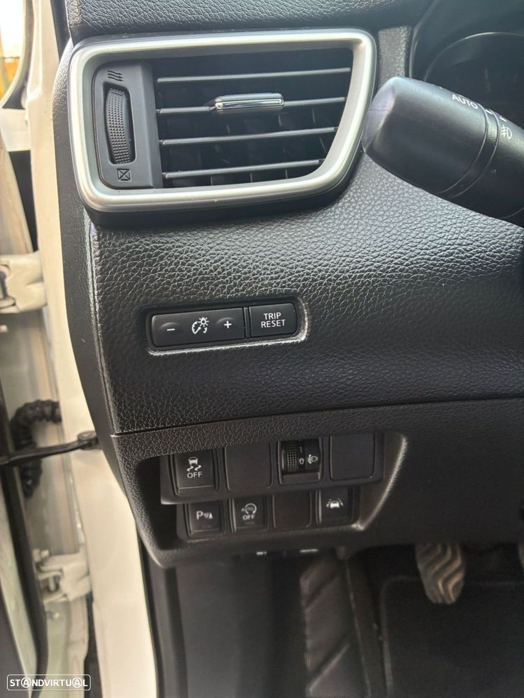 Nissan Qashqai 1.5 dCi N-Connecta - 11