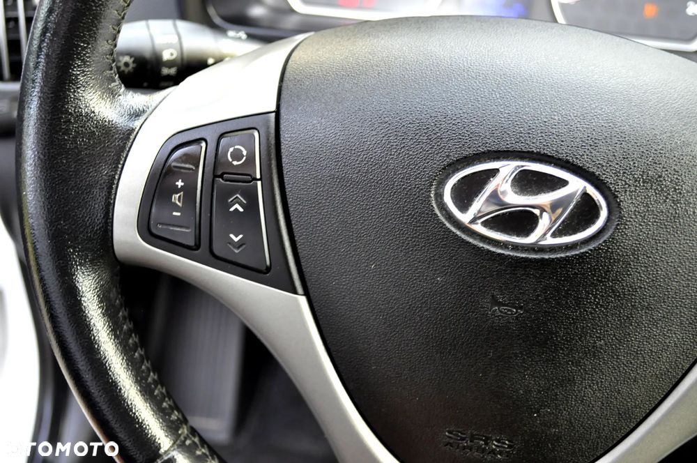 Hyundai i30 1.4 Blue Comfort - 24