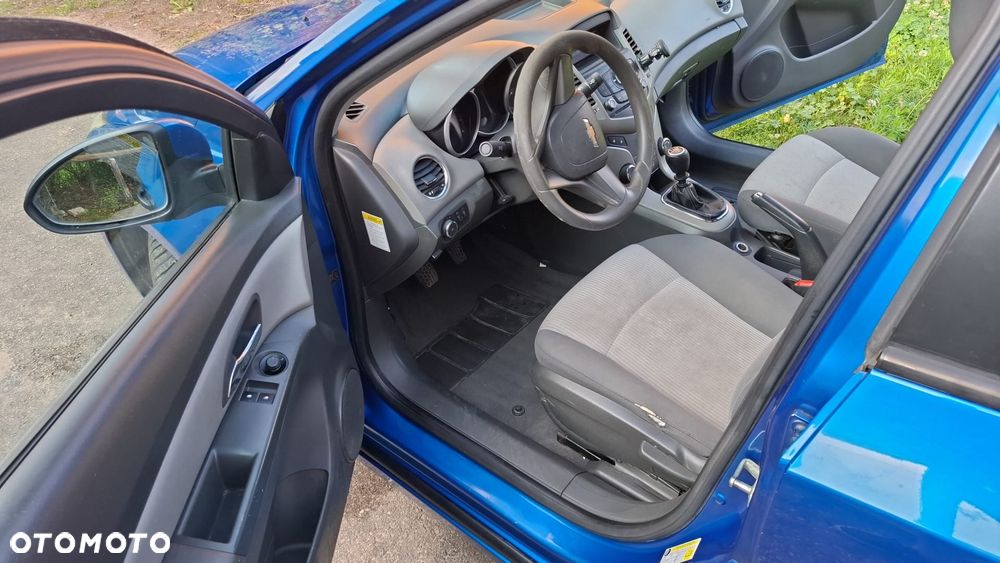 Chevrolet Cruze 1.6 Base - 8