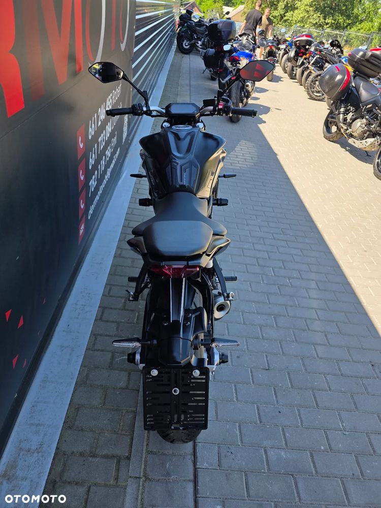 Yamaha MT - 28