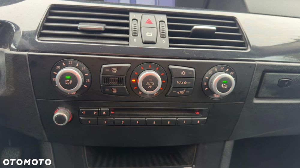 BMW Seria 5 525d - 33