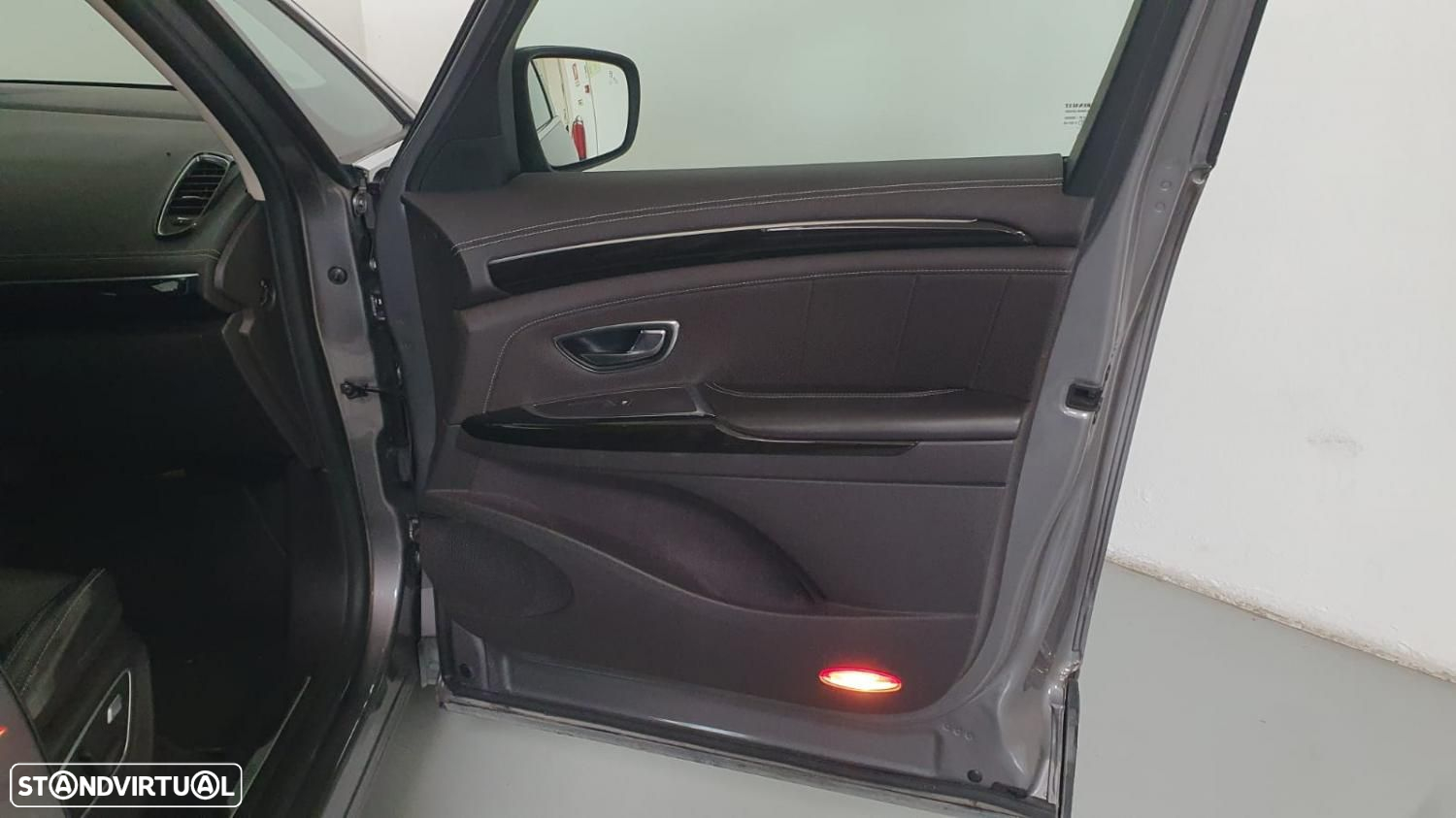 Renault Espace 1.6 dCi Initiale Paris EDC - 17