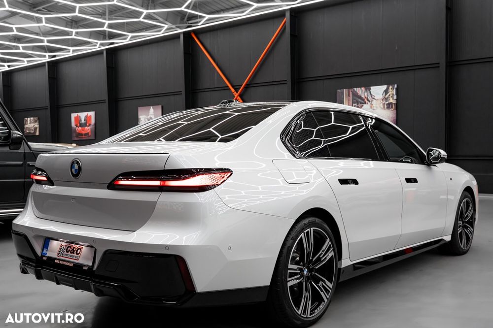 BMW Seria 7 740d xDrive MHEV - 26