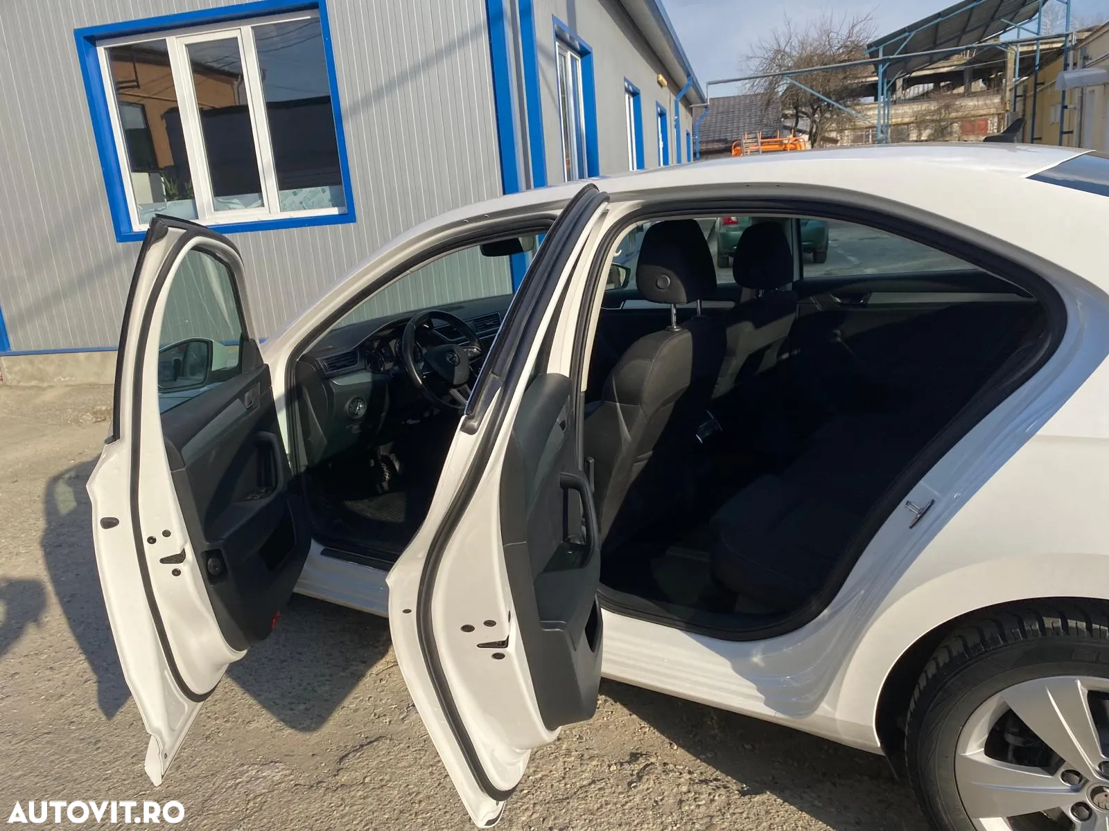 Skoda Superb 2.0 TDI DSG Ambition - 6