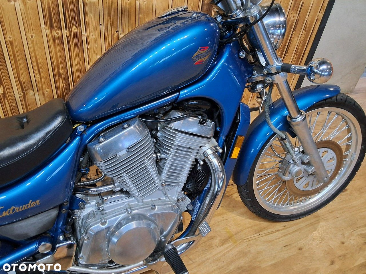 Suzuki Intruder - 12