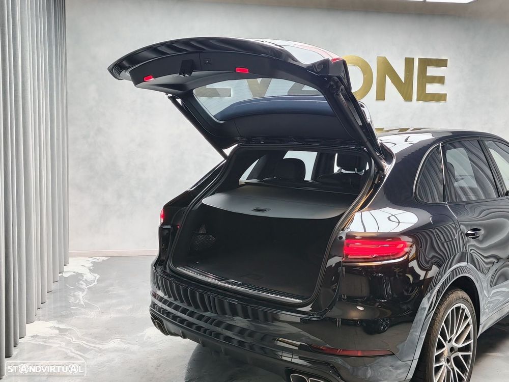 Porsche Cayenne Turbo S E-Hybrid - 23
