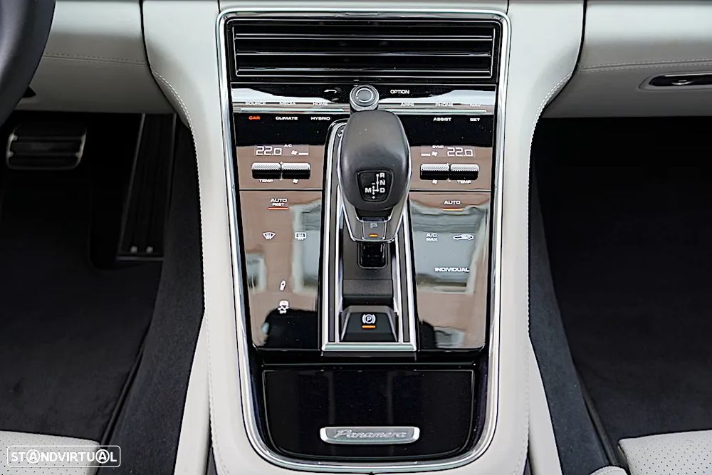 Porsche Panamera 4 E-Hybrid - 36