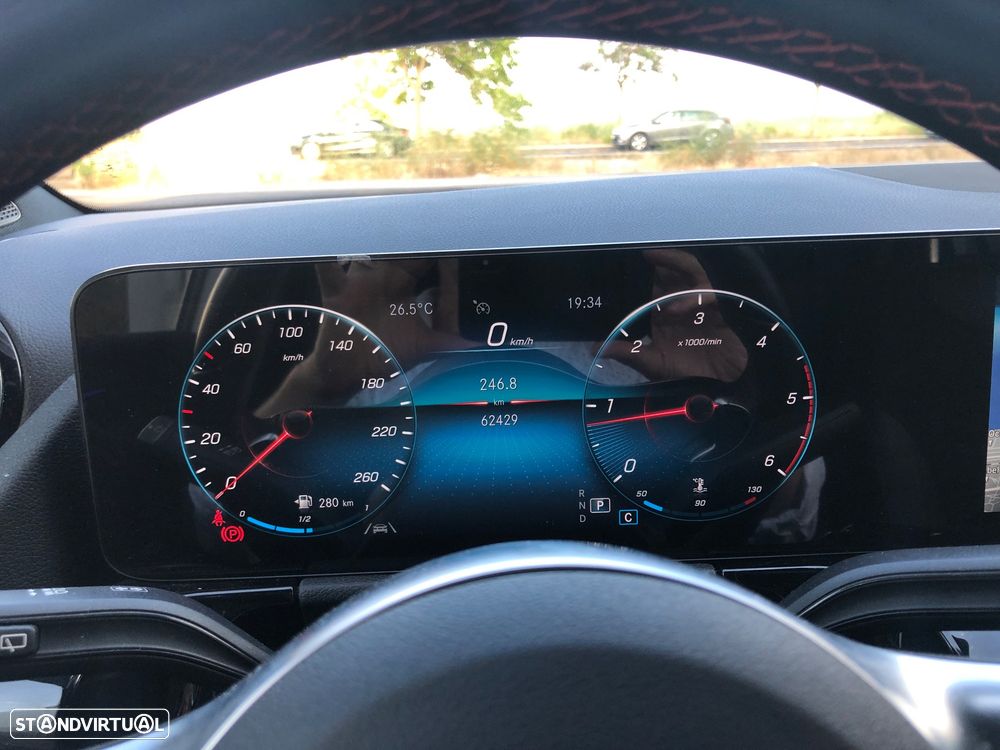 Mercedes-Benz GLA 180 d AMG Line - 22