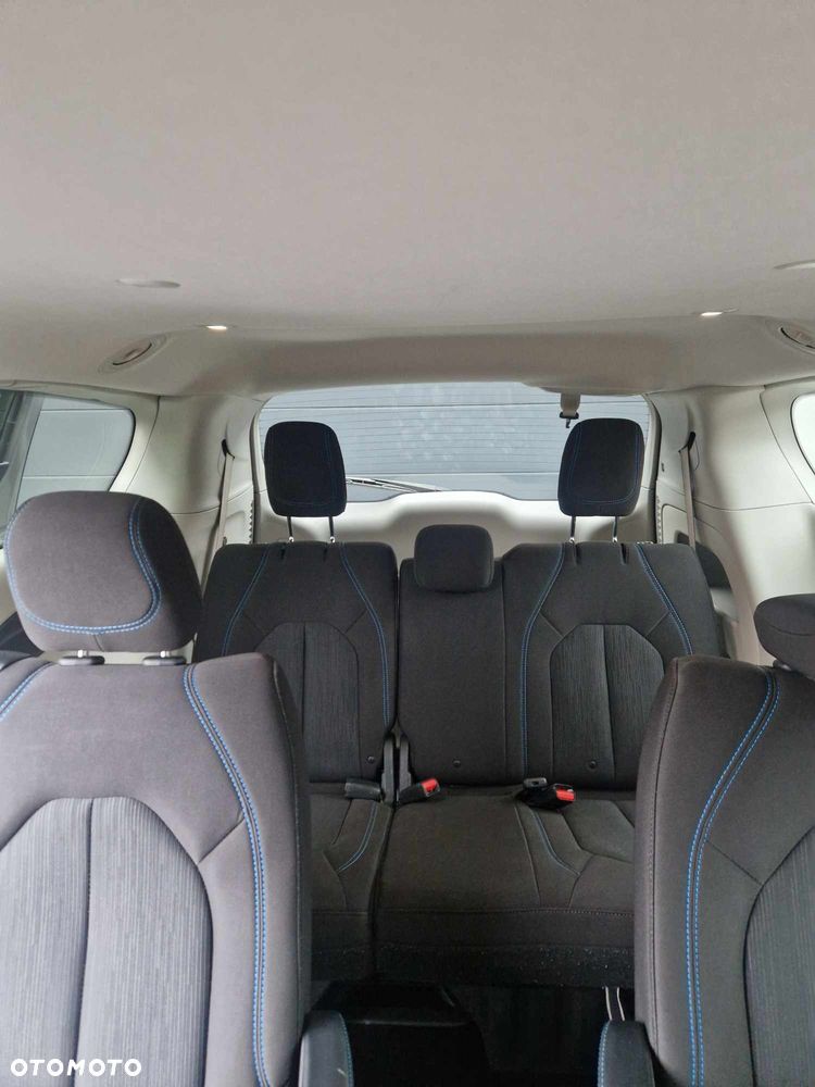 Chrysler Pacifica - 20