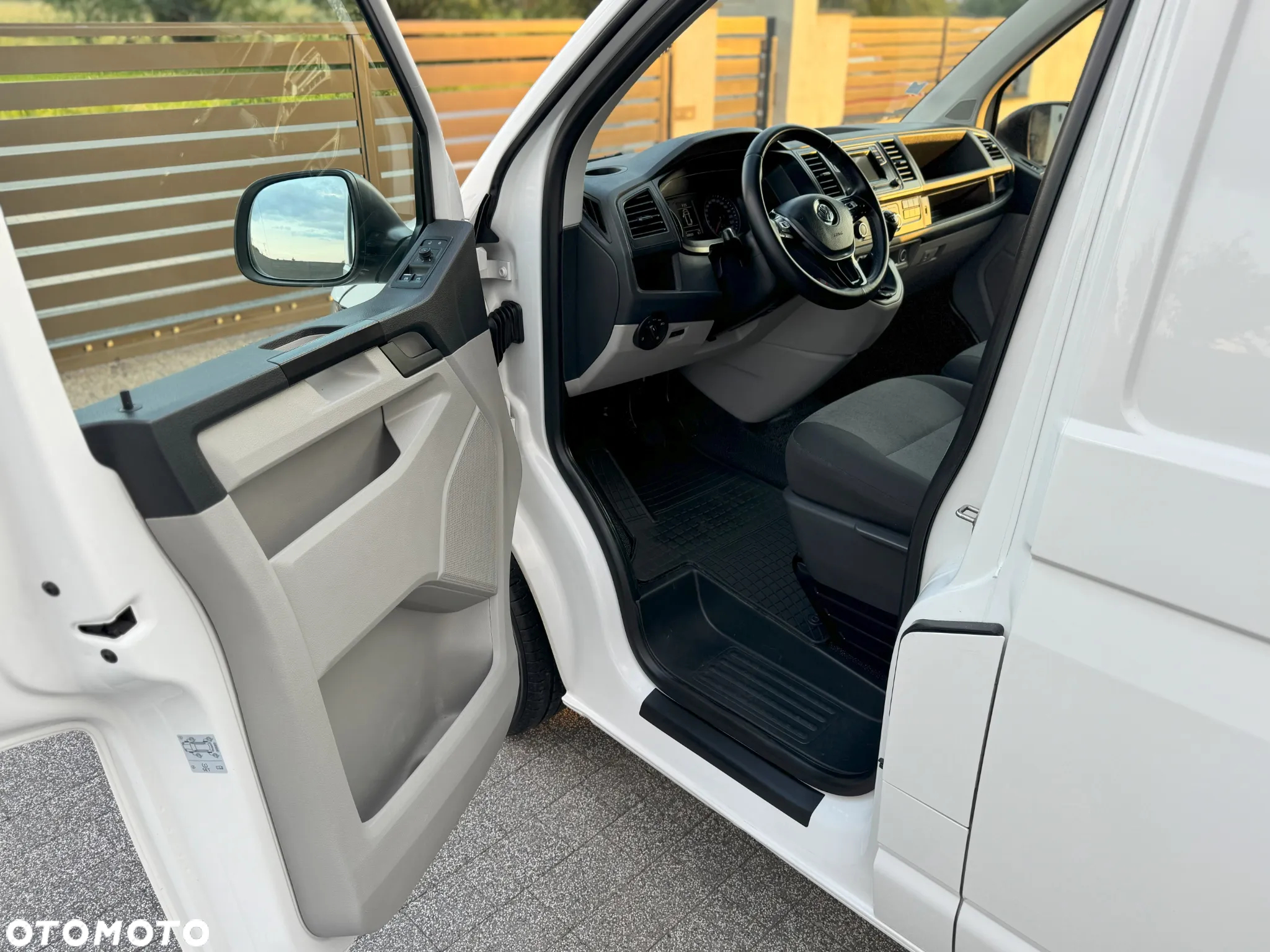 Volkswagen Transporter - 16