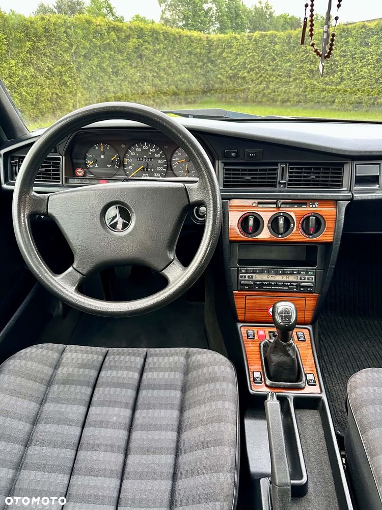 Mercedes-Benz W201 (190) - 7