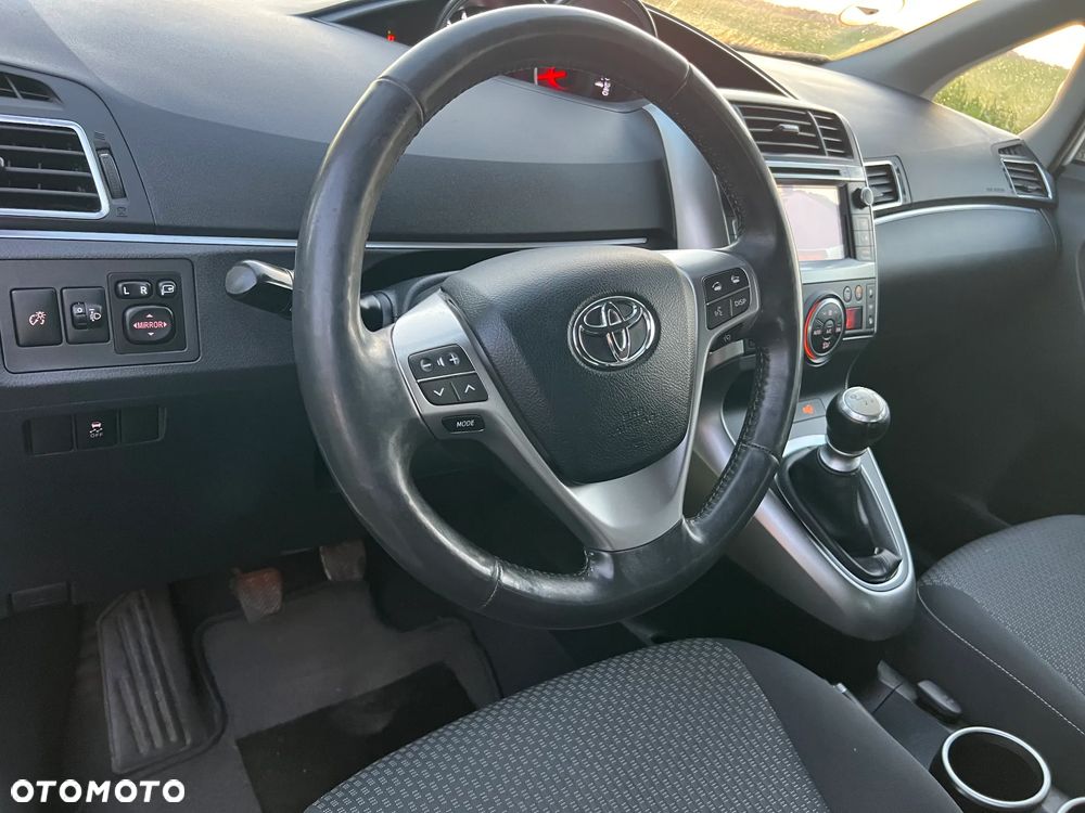 Toyota Verso 2.0 D-4D Premium - 18
